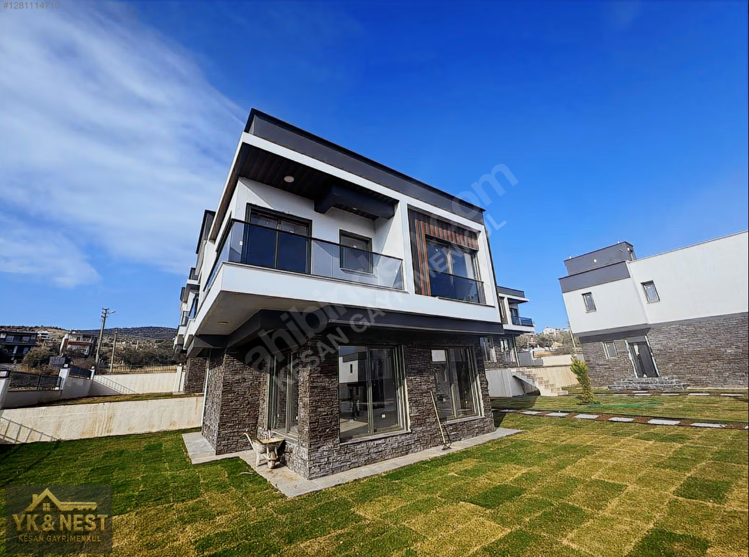 Deniz ve Doğa Manzaralı Sıfır Lüks Villa Site İçinde, Havuzlu